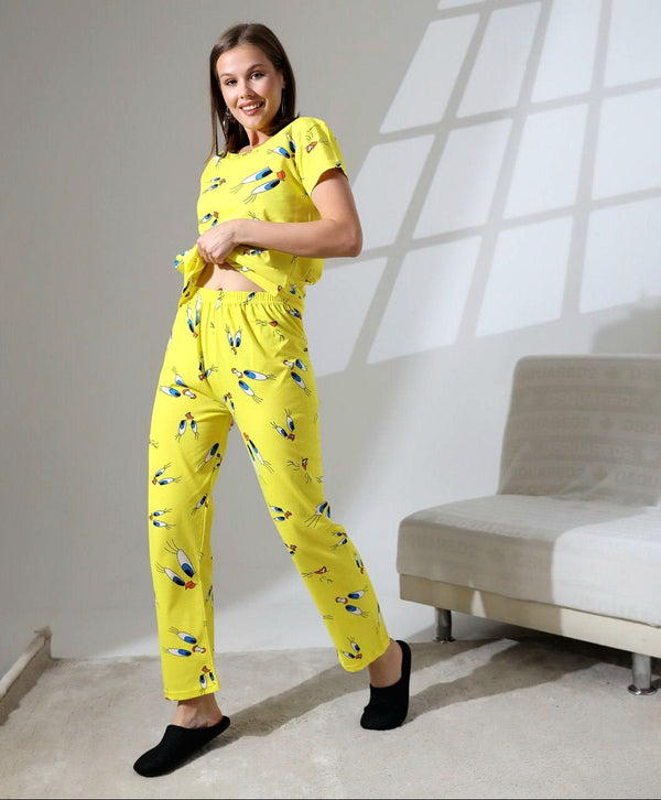 Bright & Playful Tweety Bird Print Women’s Pajama Set – Yellow