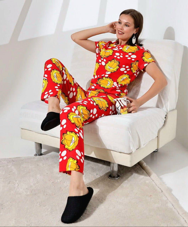 Fun & Cozy Cartoon Print Women’s Pajama Set – Red with Garfield & Polka Dots