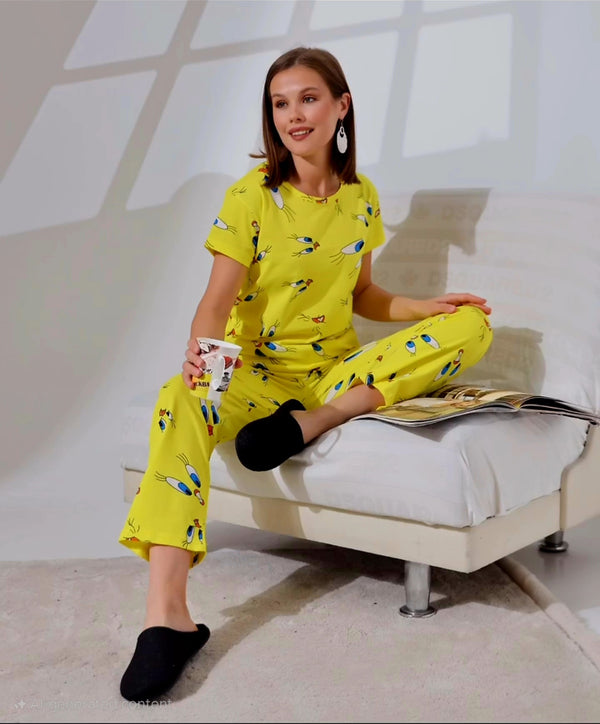 Bright & Playful Tweety Bird Print Women’s Pajama Set – Yellow